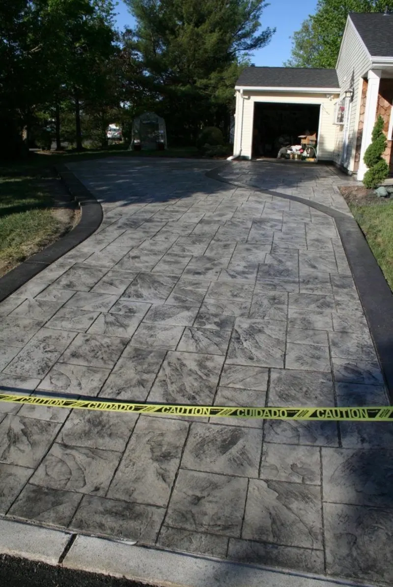 Stamped concrete with stone pattern